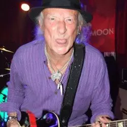 Del Bromham