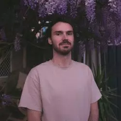 Guy Contact