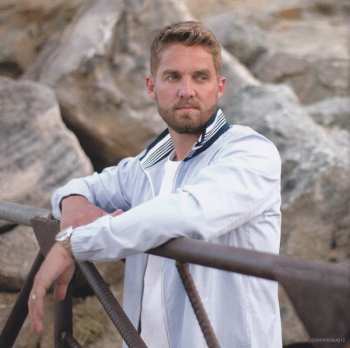 CD Brett Young: Weekends Look A Little Different These Days