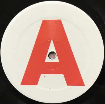 LP Cold Cave: Love Comes Close