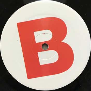 LP Cold Cave: Love Comes Close