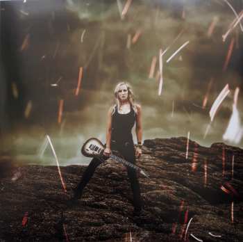 LP Nita Strauss: Controlled Chaos