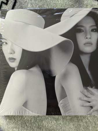 CD Irene & Seulgi: Monster