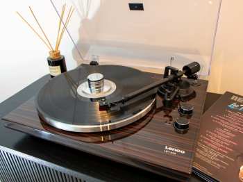 Technique audio Lenco LBT-345WA Ořech + Ortofon 2m Red