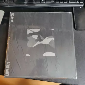 Low Res: Varför D​ä​rf​ö​r