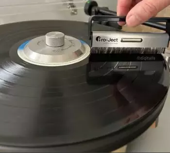 Pro-Ject Brush It