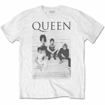 Merch Queen: T-shirt Stairs 