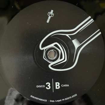4LP/4CD/Coffret Various: DRO 40 Aniversario - ...Y El Futuro Sigue Caminando Un Paso Por Detrás De Nosotros DLX | LTD