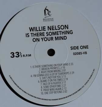 LP Willie Nelson: Is There Something On Your Mind (20 Country Classics)