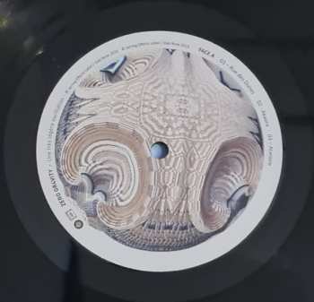 2LP Zero Gr4vity: Une Très Légère Oscillation